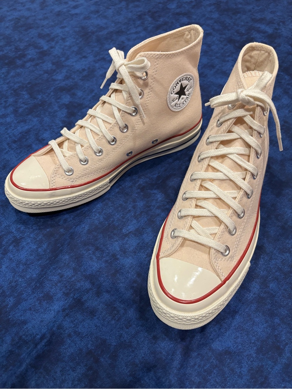 Chuck Taylor Converse High Top
Never Worn